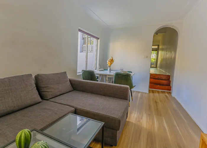 Close To City 2 Bedroom House Surry Hills